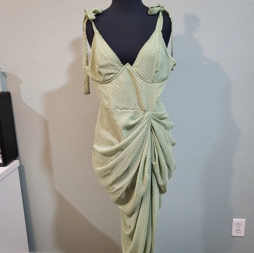 PrettyLittleThing Underwire Detail Draped Midi Dress - Picture 1 of 5